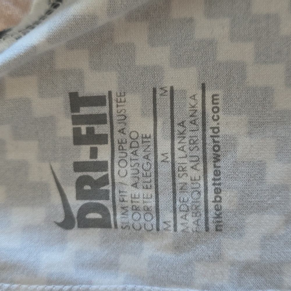 Nike Dri-Fit Workout Tank Size Medium - Picture 4 of 5